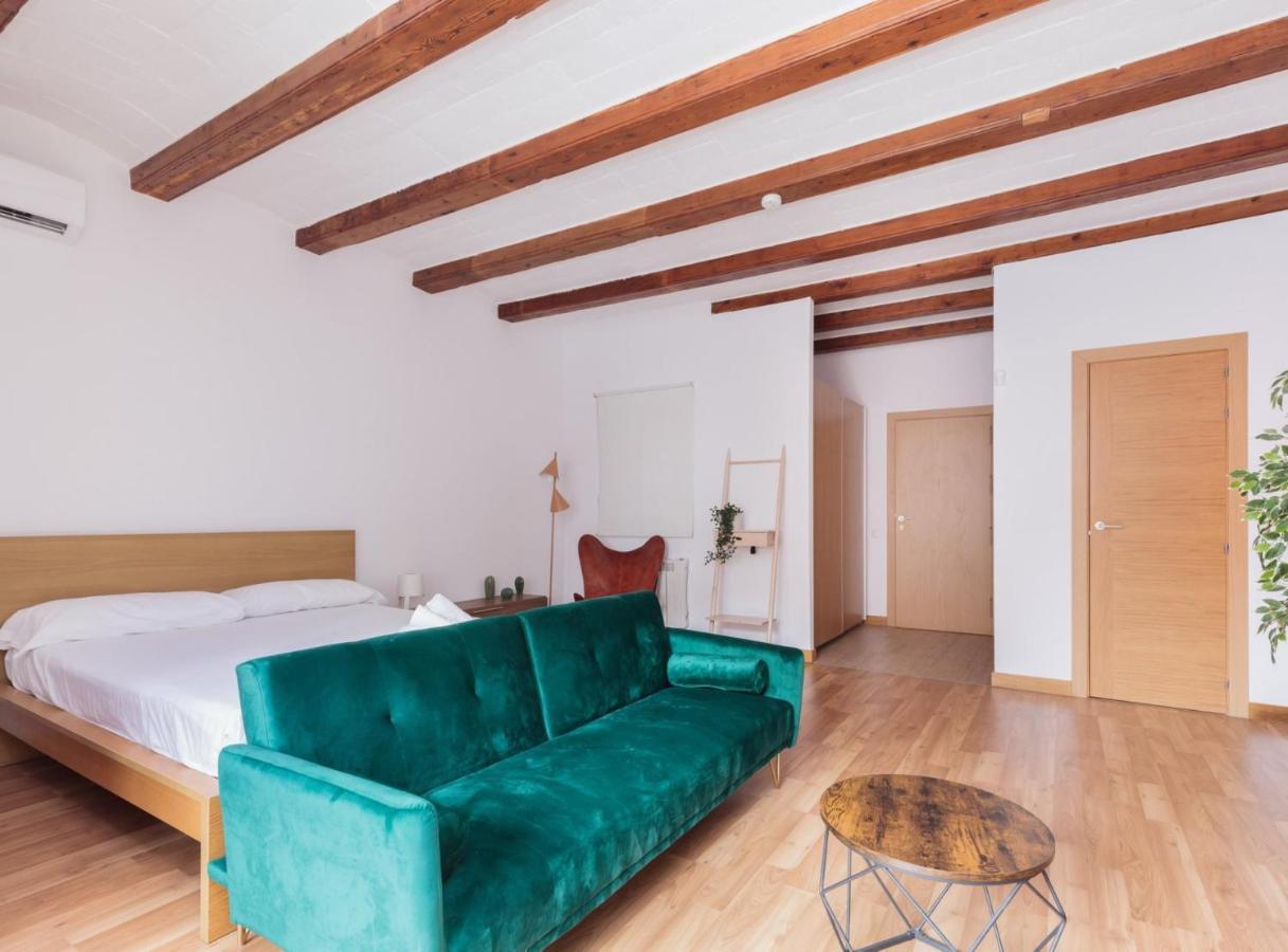Spacious Doubleroom Apartment At Sants Barcelona Exterior photo
