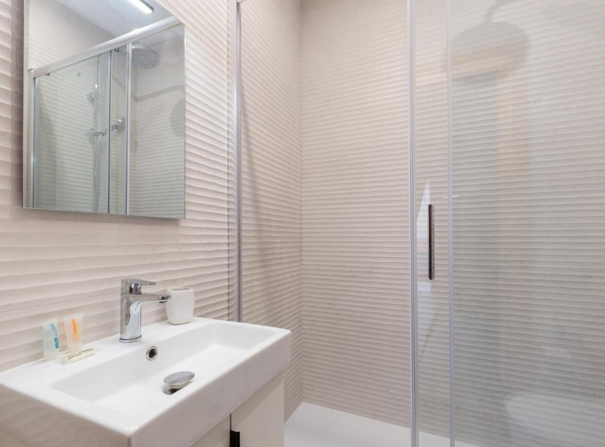 Spacious Doubleroom Apartment At Sants Barcelona Exterior photo