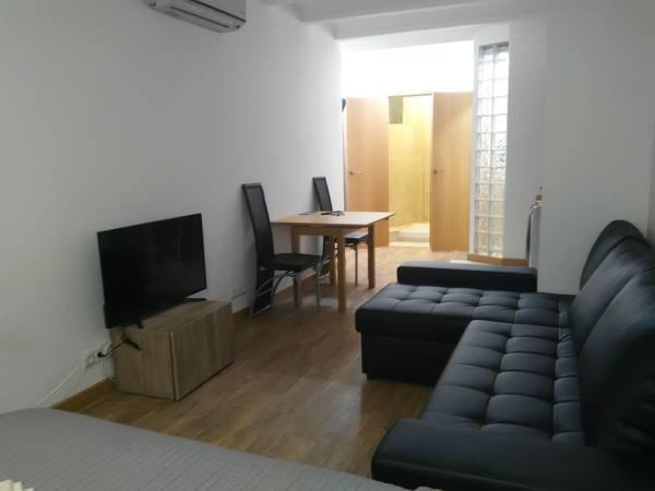 Spacious Doubleroom Apartment At Sants Barcelona Exterior photo